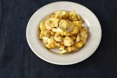 タラとカリフラワーのカレー炒め