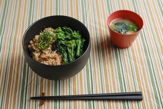 鶏そぼろと菜の花ご飯