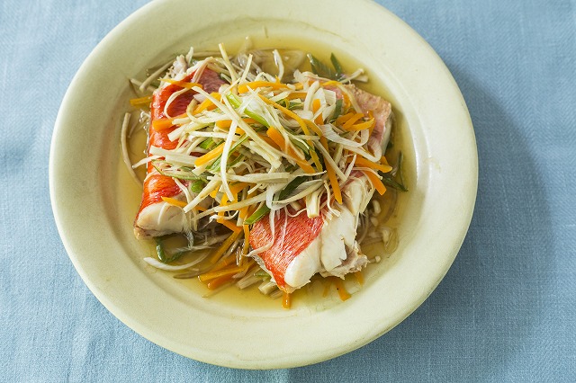 金目鯛の野菜蒸しのレシピ 金目鯛の魅力を野菜で閉じ込めて みなくちなほこさん Kurashi