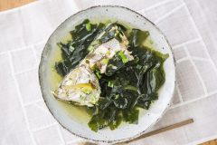 白身魚とわかめのスープ